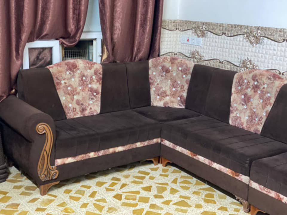 ديوان للبيع 7 امتار ونص
العدد 5 قطع وزاوية 
العنوان حي السماح الاولى 
السعر 160
الرقم للاستفسار ***********
