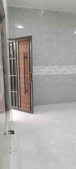 واسعد الله اوقاتكم بكل خير احبتي
***********
يتوفر دار سكن للبيع 

#المساحه لكليه 100 متر مربع 

#نوع العقار طابو زراعي عراقي 

#سند ٢٥ ول مالك عراقي تتكاتب ويا ابوالطابو مباشرتا

#يتكون من غرف نوم عدد 2
#استقبال 
#صاله
#مطبخ 
 #مجمع صحيات داخليه وخارجيه 

#البيت كامل من جميع الملحقاته 
بناء جديد 2025

#العنوان البصرة قضاء ابي الخصيب  العوجه 
#منطقة روعه جميع الخدمات ماي كهرباء شارع 10 متر 
#السعر  68وبي مجال

للاستفسار لاتصال ***********
