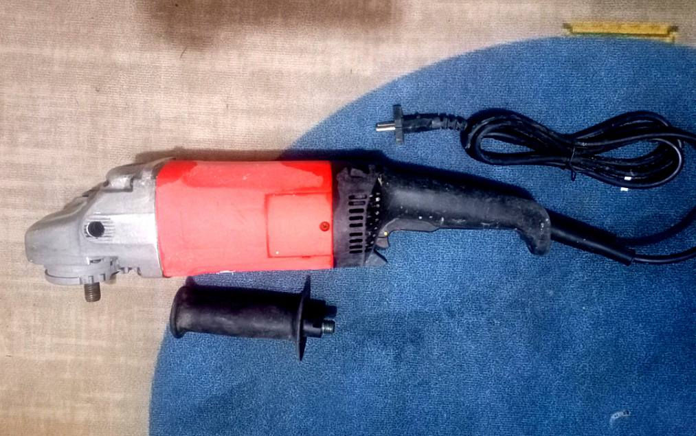 سلام عليكم
كوسرة ماركة تام 
نضيفةسعر 65

كوسرة ماركة انجيكو 
نضيفة سعر 45

رندة ماركة داور 
نضيفة سعر 20

مكان بغداد البلديات يوجد توصيل 
رقم واتساب ***********
