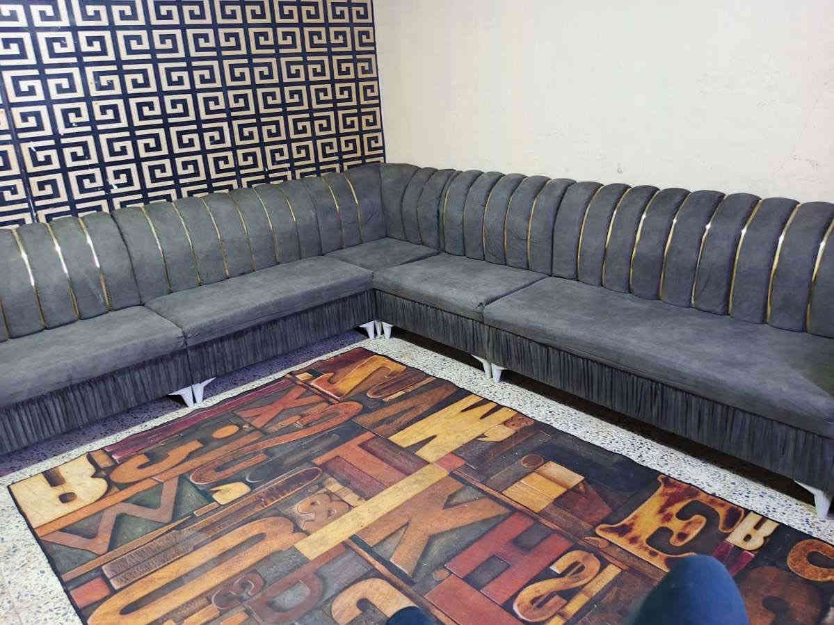 ديوان 11 مقعد للبيع نضيف بدون اي ضرر ب190 
‭***********‬
