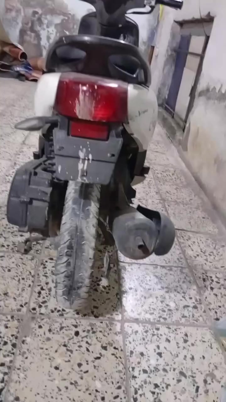 سلام عليكم دراجة فله للبيع دراجة مكفولة مكينتهة تخبل وناعمة سعر 750 وبيهة مجال ***********
