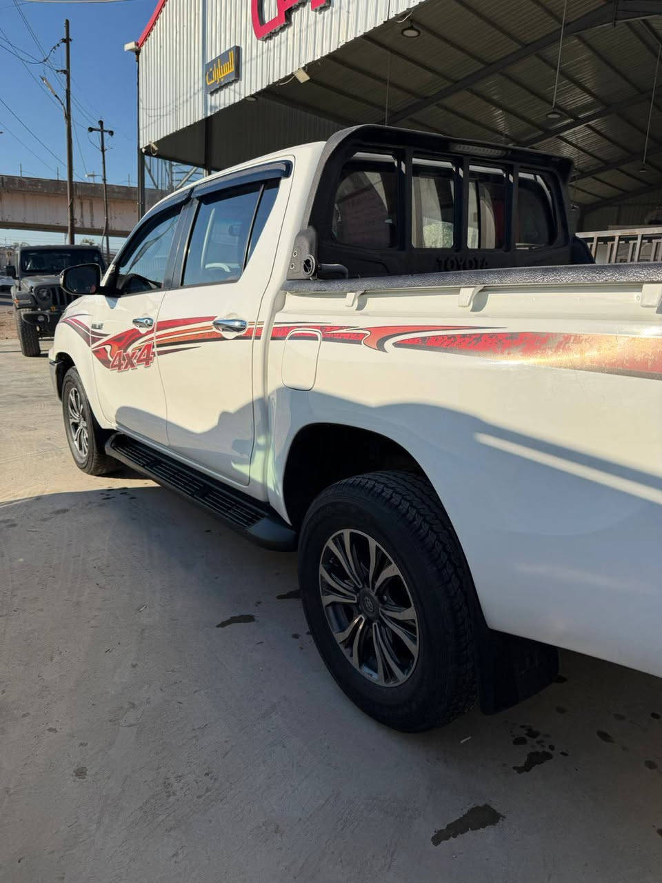 السلام عليكم
تويوتا هايلوكس 2016
السياره فور ويل 
محرك 4 سلندر
السياره اوتو ماتيك
اللون ابيض ثلجي
السياره بانزين + منظومة غاز
بدون صبغ
كير ومحرك بالشرط
تايرات جديده
سنويه جديده
السياره بيها تعديل بارد بالجاملغ الامامي جهة السكن بالاضافه الى كم رصعه بالسياره
السيارة ماشي 200 حقيقي 
للاستفسار اكثر اتصل ع الرقم
***********
