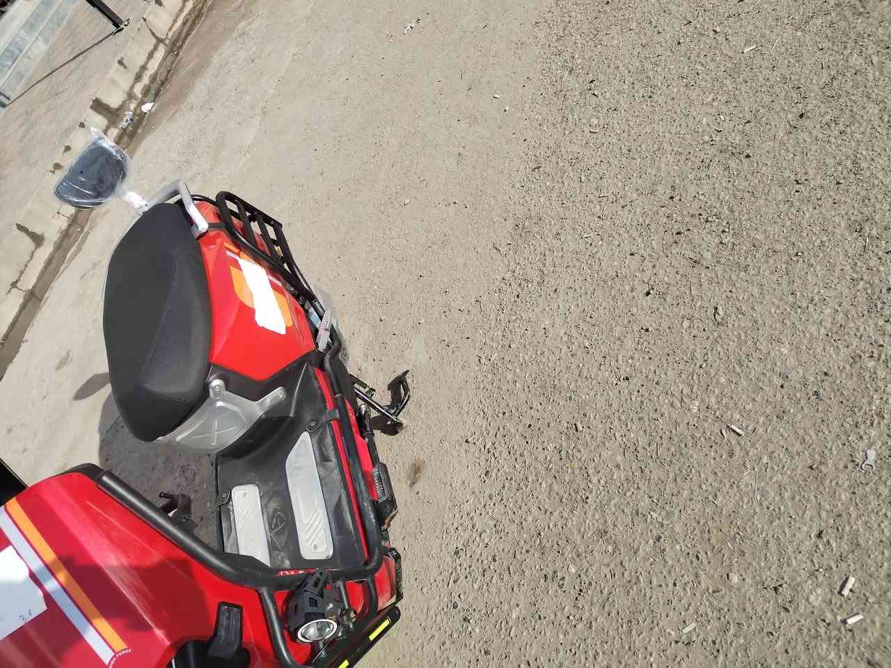 � للبيع ماطور كهربائي RAYAN 🔴
ماطور كهربائي نظيف استخدام شهرين فقط، حالته ممتازة وما بيه أي شي.

المواصفات:

 • كهرباء 100% (هادئ وموفر)
 • ضو أمامي LED قوي
 • كشافات جانبية
 • شاشة ديجتال
 • كرسي مريح ويا مسند للراكب
 • صندوق خلفي للتخزين
 • حمايات جانبية حديد
 • إطارات عريضة وثبات عالي

📞 للاستفسار مراسلة خاص / اتصال ‭***********
