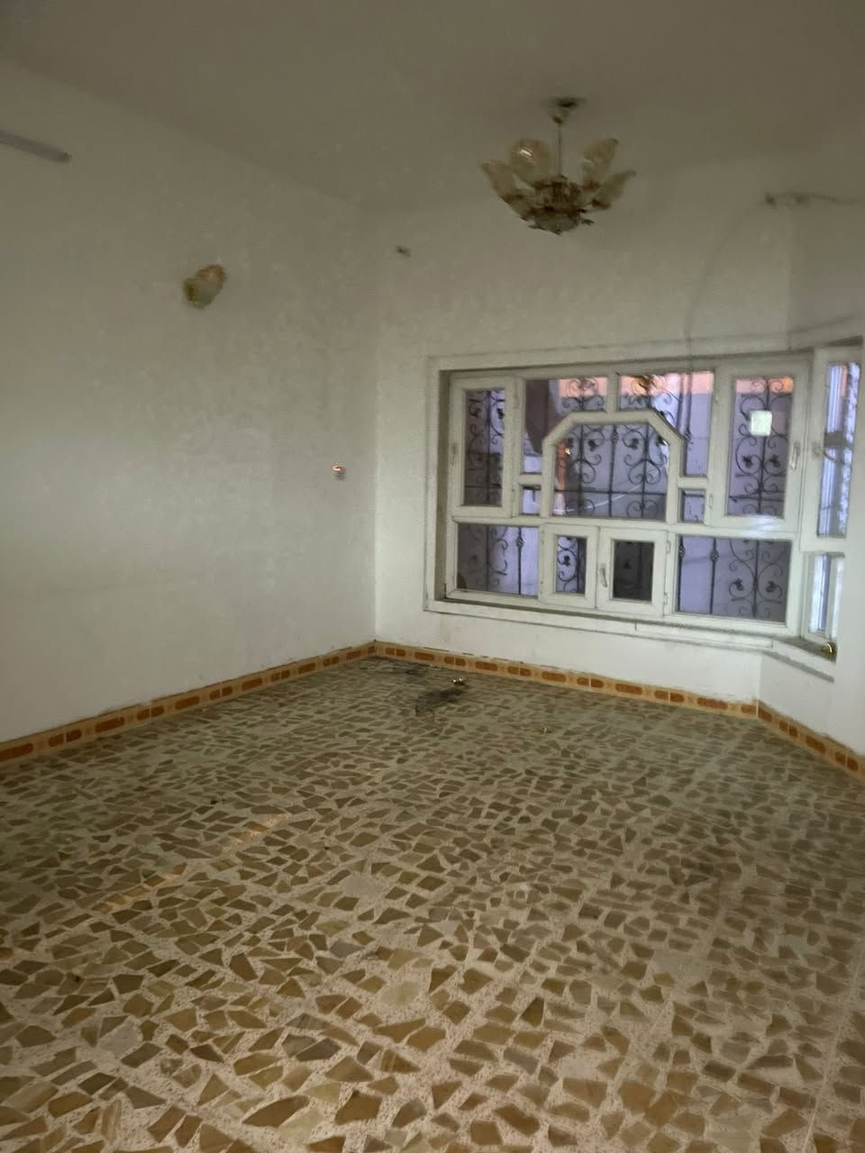 #دار للإيجار طابق ارضي بناء نضيف  موقع جدا مميز  

#العنوان كركوك  - حي عدن -  قرب قاعة فتنس

المساحة 250 مـتر  الواجهة 10

غرف نوم عدد 2 - هول - استقبال - مطبخ   - صحيات عدد 2  - كراج سيارة  -

 للاستفسار الاتصال *********** رشوان المفرجي 
 ‭ ٠٧٧٣ ٤٥٩ ٢٧٦٩‬ ‬

 يتوفر واتساب - تلكرام  

او مراجعة مكتب [ البيرق للعقارات ]حي عدن سايدين مدينة العاب كركوك  قرب جامع تحسين صوراني مقابل ثانوية امداد للبنات
