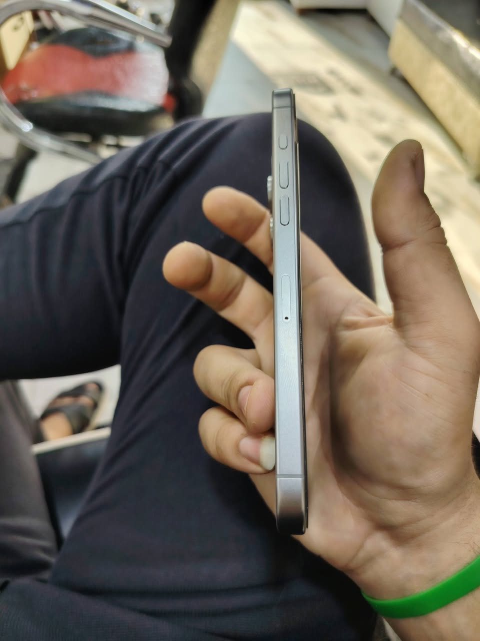 سلام عليكم ايفون 15 برو ماكس بلانتنيوم جهاز مكفول ذاكره 256 بطاريه 89 كارتونه موجود سعر 1200 عنوان بصره ابو الخصيب هاتف ***********
