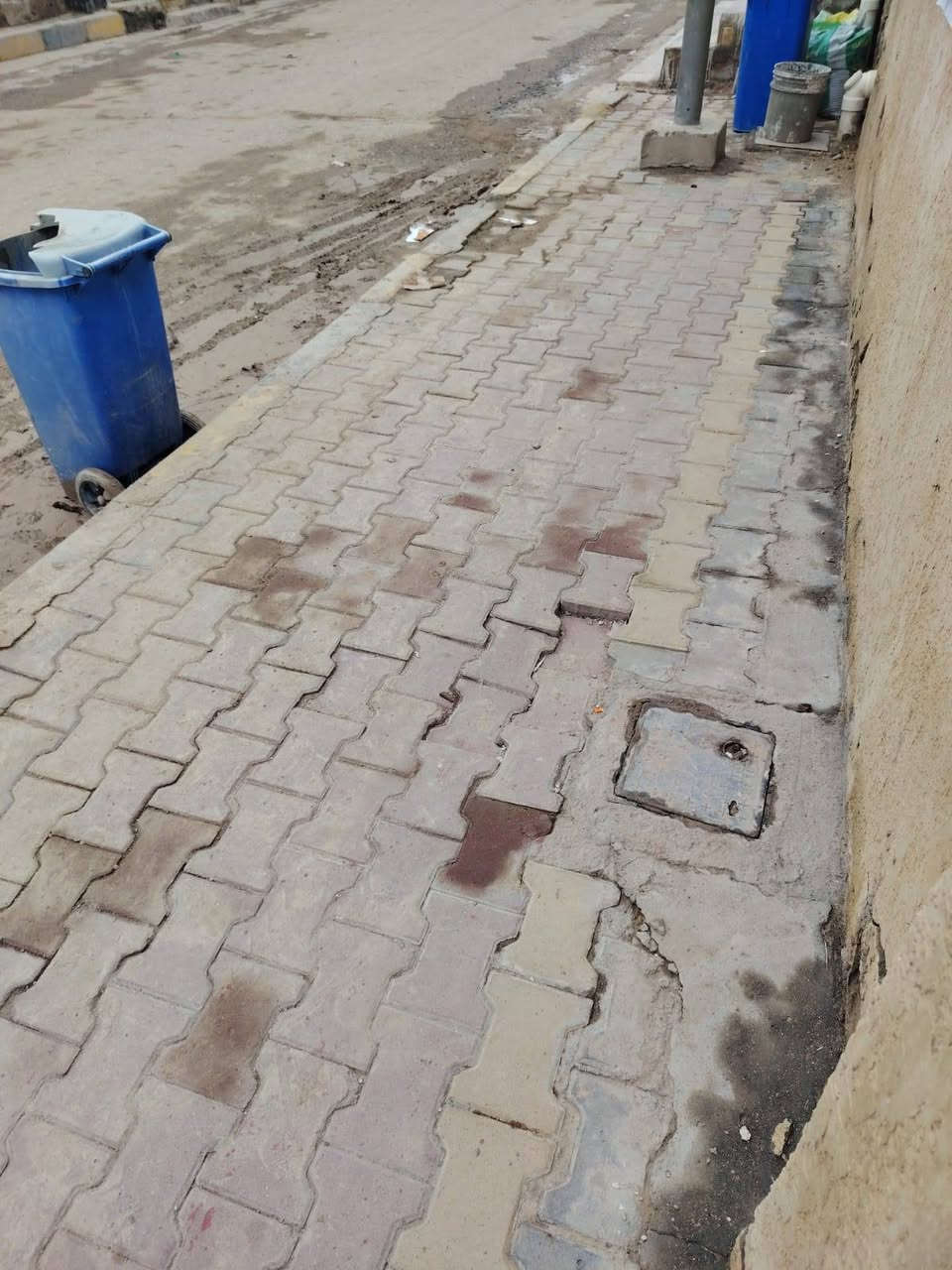 دار للبيع 200 م 
حي الرسالة شارع عرض 10 قريب ع مدرسة الامام الحسن 
طابقين 
طابق اول قديم بيه 3 غرف 
طابق ثاني 2016 بيه غرفة كبيرة وصالة ومطبخ وصحيات
للتواصل 
واتساب 
***********
