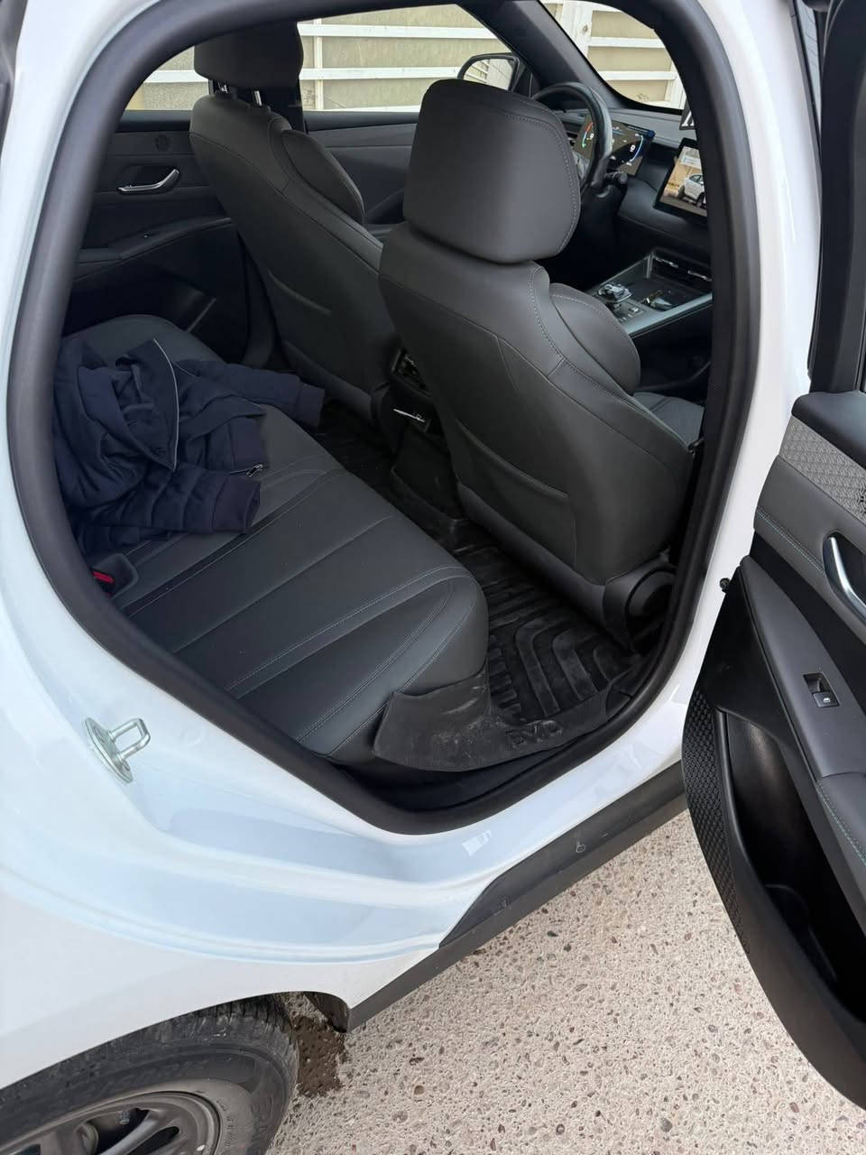 بي واي دي جن بلص  داخل رصاصي سياره جاهزه من كلشي أرضيات  اني شاد الها السياره جاي بدون أرضيات سكوب على المرايه طوس يدات وملحقاتها كامله ماشيه ٣٨٦٠ قابله لزياده رقم بغداد بااسمي تحويل ثاني السياره مكفوله من كلشي بحاله الزيرو. السيارة 17 و250 وبيها مجال بسيط
0786 989 3972
