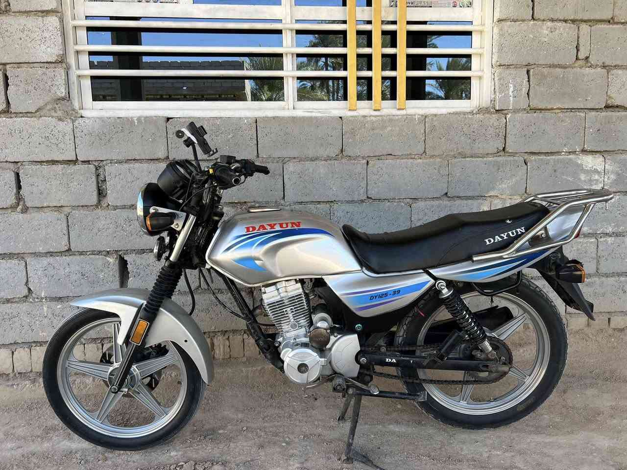 للبيع دراجه دايون موديل 21طالعه 22اوراق اصولي وصل معرض بسمي محرك ما مفتوح كهربائيات شغاله
 سعرها مليون وبيها مجال قليل 
مكان كربلاء الاتصال ‭0781 732 4514‬
