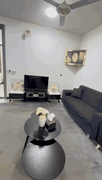 السلام عليكم بيت 60 متر تجاري على شارع الضغط الدوره حي دجله +تشجير يحتوي على محل +مشتملان منفصلان درج خارجي  بناء جديد تنازل شركه كل مشتمل غرفه صاله مطبخ وصحيات بيت كامل السعر 120 بي مجال بصيط 
 اخوان البيت تريد سكن تريد استثماره اقل شي بلشهر مليون و100 وكدام البيت الك 100 متر حديقه سند 25 
***********
