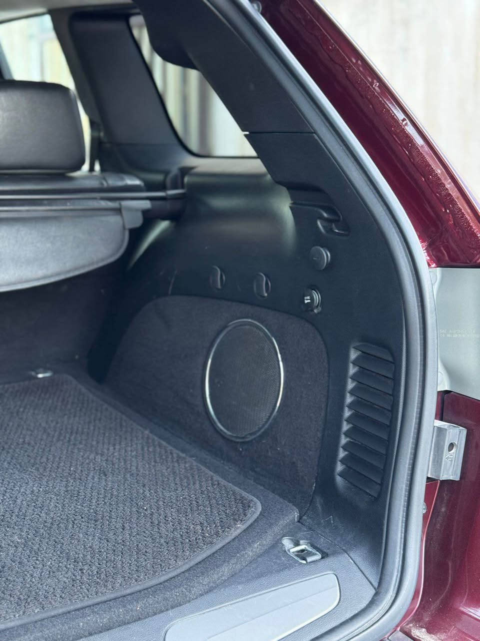 jeeb grand cheroke 2018 V8 hemi🚘✅
سيارة فول مواصفات  سوميت المعروفه 1/1 
السياره مكفوله دعاميه لدعاميه 

٨ سلندر هيمى 
بدون صبغ سيارة بدون ارباك  كلين تايتل بدون ملاحظات ✅
سعر : 320 ومجال قليل 
مكان سيارة دهوك 
سياره مرقم تحويل وكاله نفس يوم 
***********
واتساب اكر, نينوى
