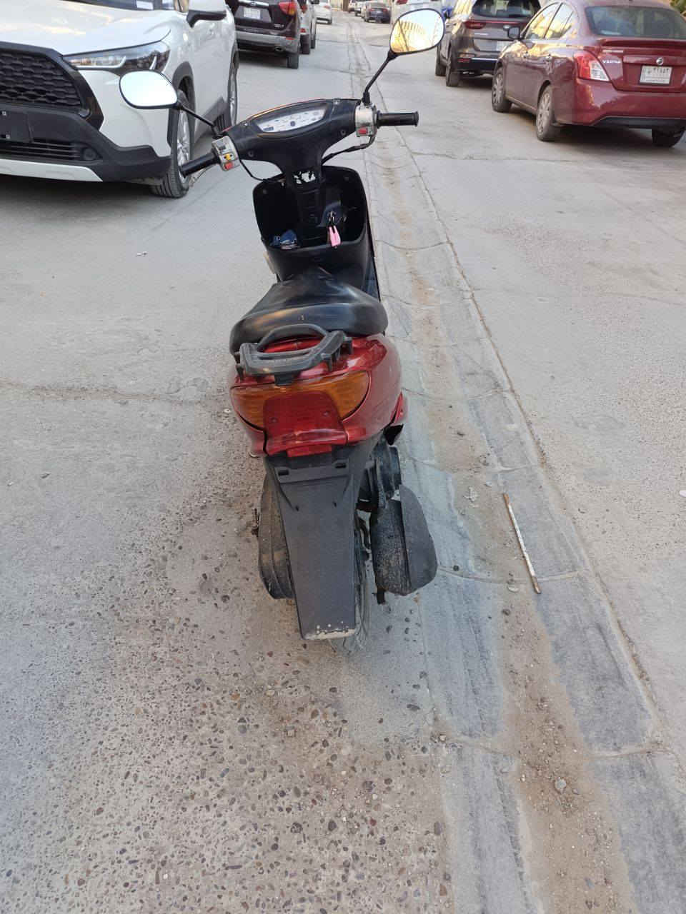 السلام عليكم دراجه عصفوريه للبيع سرعه 60 نضيفه محرك خير من الله مافد يوم وكفتني .
تشغيل سلف شرط قفل اكسل قفل ستيرن قفل جنطه كله شغال لايت امامي ناصي وعالي بريك خلفي فقط  عنوان بغداد الأعضمية 
***********
