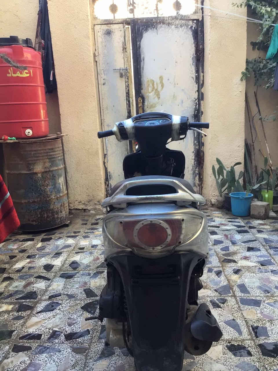 لام عليكم يولد دراجه كامكو نضيفه كلشي شغال بيها وشوفو لفيديو وسعرها ٣٥٠وبيها مجال للطيبين والعنوان القرنه قرب شجره ادم وليحب يتواصل هاذه رقمي بس واتساب شغال ***********
