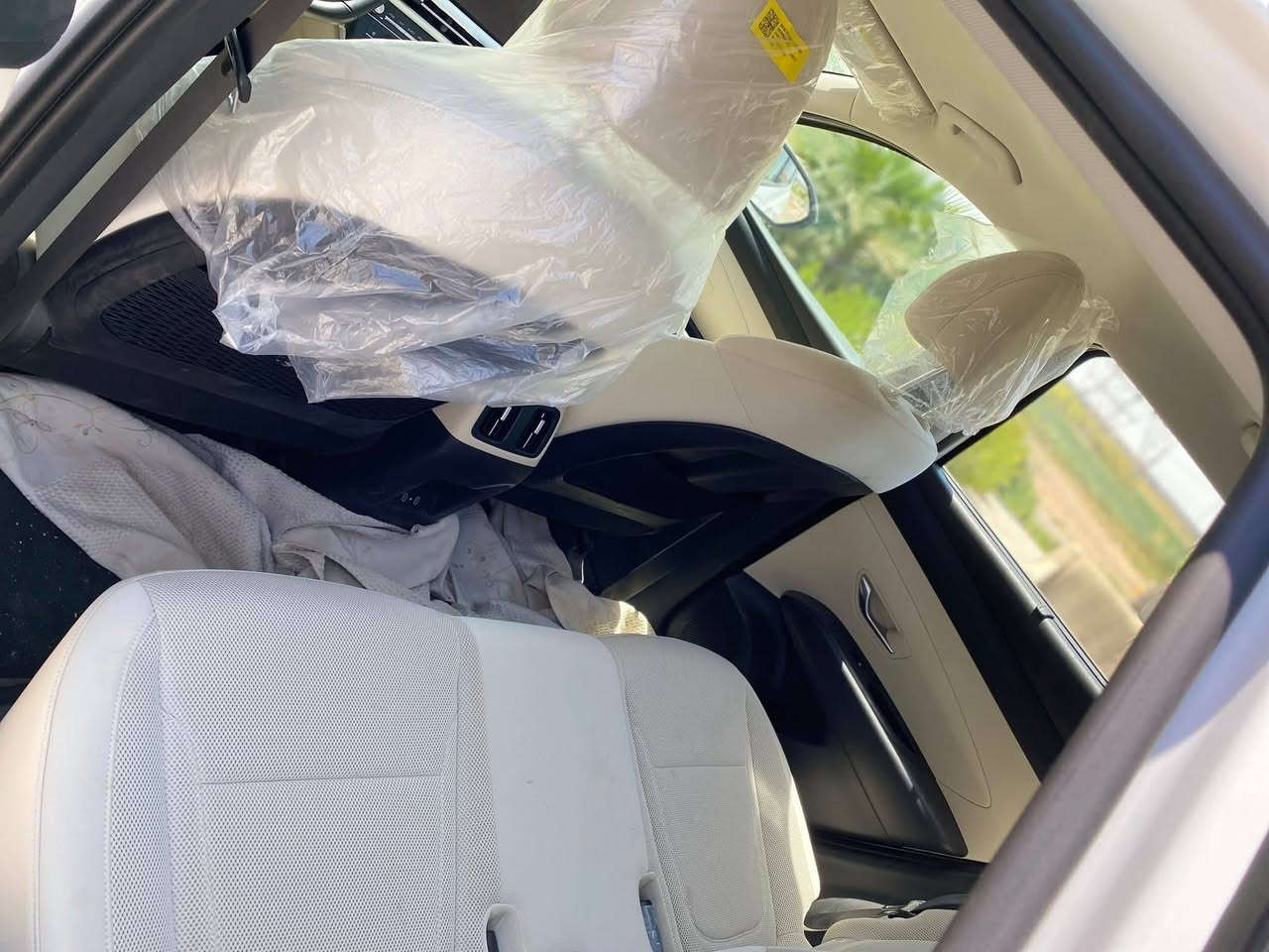 سلام عليكم توسان موديل 2025 خليجي كفاله عامه اخت زيرو ماشيه 27ونص موصفاتها معرفه خليجي شاشه متصله بصمه تشغيل بصمه  باب تشغيل على بعد  كامره/ فول موصفات من عدى فتحه  سعر 230 ورقه بيها مجال شيً بصيط رقم سياره بغداد مكان سياره بغداد ابو غريب / *********** / ***********
