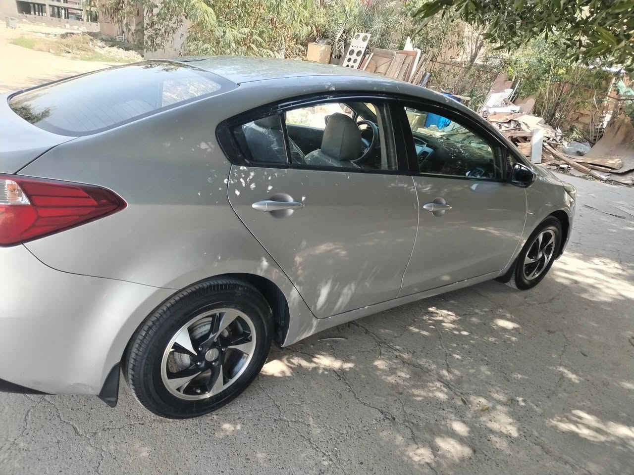 رمضان كريم ،،، سيراتو خليجي صبغ 5 قطع  موديل 2016 كلش حلوه السياره مال جناي كير محرك شركه كفاله صدر امامي خلفي جديد تراي زيرووو تبريد خير من الله ثلج السياره ماعايزه دينار متصرف عليه تخم تاير جديد رقم بغداد شرررط التحويل الصبغ مرفق مع الصور مكان السياره نجف السعر اخو البلاش 98 ورقه وبيه مجال قليل الشراي يتصل اخوان غير متواجد على الفيس *********** واتساب
