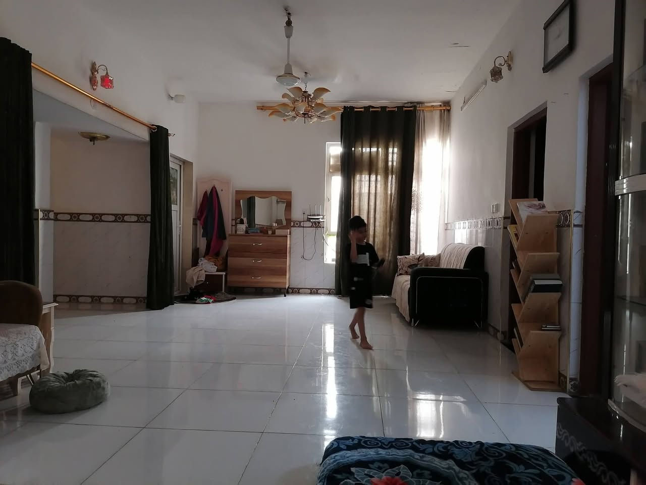 دار للبيع – طابو  زراعي سند 25 

المساحة: 200 متر، الواجهة: 10 متر
الموقع: حي  الزيتون شارع 30 – قرب اسواق حيدر
البناء  طابوق عگادة  
المحتويات: استقبال، صالة، مطبخ، 
غرفة نوم، عدد (2) صحيات داخليه خارجيه + ممر 
الحالة: جاهز للسكن 
يحتوي على فضله  اماميه حاليا حديقة 10 امتار + حديقة داخليه
#السعر  55  وبيه مجال  قليل 
للاستفسار   ***********
#ملاحظة: البيت مسجل بلديه ومرقم 
يفصل عن الطابو فقط شارع 30 الحولي
