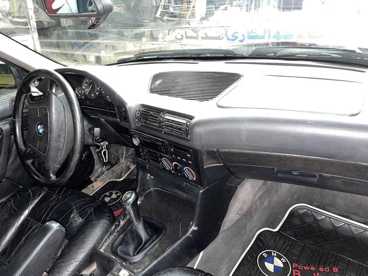 ئارم پلاستيك
كوشن جلد و هيتر 
ده بل چه كمه جه
هه موو گياني له سه ر ده قي شه ريكه يه
بي ده عم و ليدراو 
مه كينه گير به شه رت 
چوار ويل و تايه لوك 
٤٠ گلا
***********
***********
ده ربنيخان
