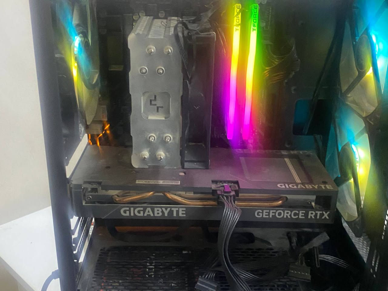 سلام عليكم بيسي للبيع مواصفاته ماذر بورد b450ds3hv2
معالج AMDRyzen5 5600 6core
رامات16gنوع ddr4t.force
 بور سبلاي 650w ماعرف نوعه 
كارت شاشه8g RTX4060GEFORCE  
مسلحه تخرين واحد تيره m2
+ويه شاشة ازواز 144هرتز 
شكد تسوه 
مكاني بغداد دوره ملاحظة معجون جديد للمعالج رقمي ***********
