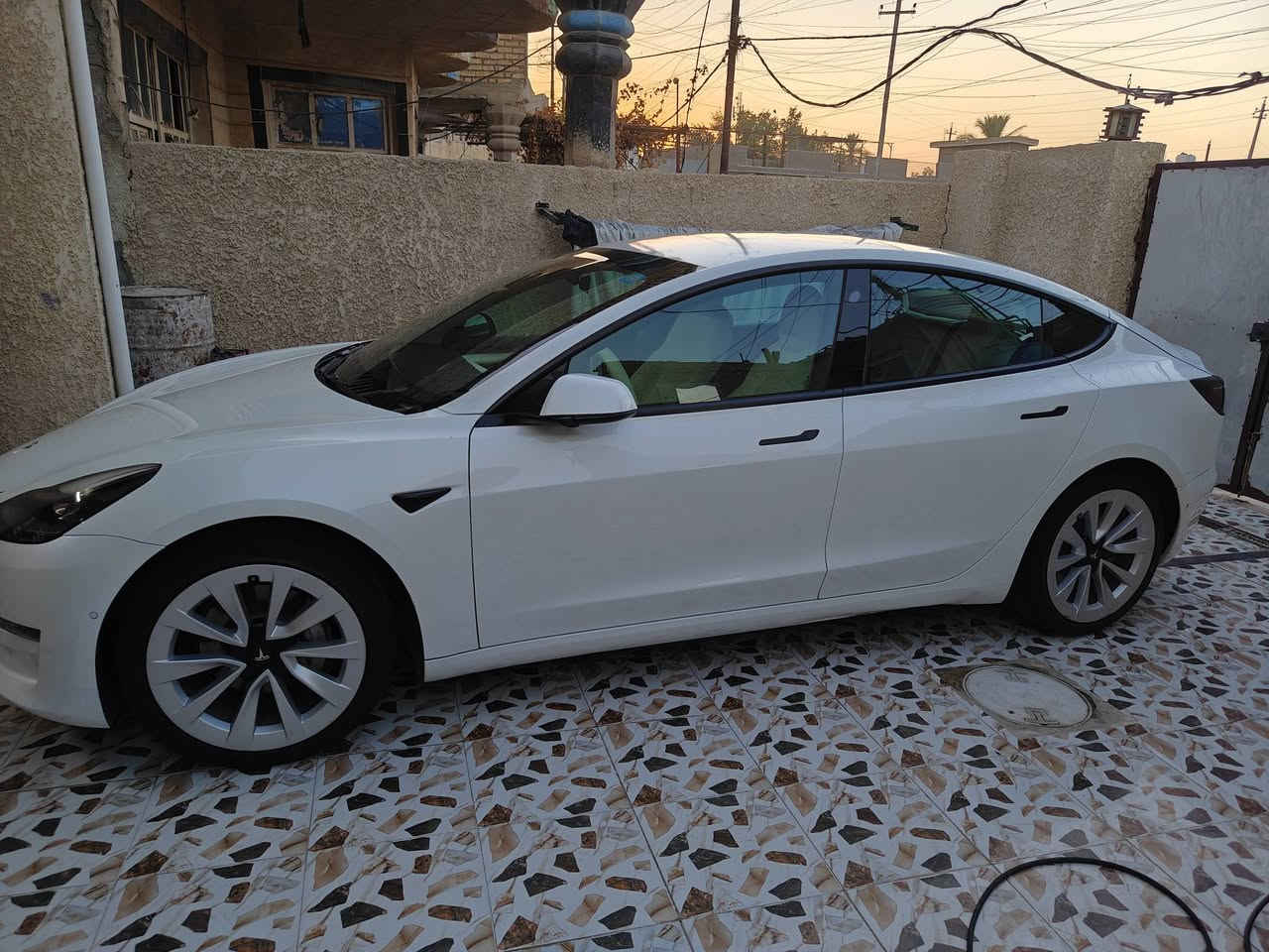 السلام عليكم
للبيع: Tesla Model 3 2022 دبل ماطور (AWD)
🔹 اللون: أبيض لؤلؤي 🤍
🔹 الموديل: 2022
🔹 الفئة: دبل ماطور (دفع رباعي AWD)
🔹 الممشى: 70,000 كم
🔹 الحالة: نظيفة جداً
✨ المواصفات:
دبل ماطور (قوة وتسارع عالي)
شاشة تيسلا الكبيرة + نظام ذكي متطور
أوتو بايلوت (مساعدة قيادة)
كاميرات وحساسات كاملة
تكييف قوي مناسب لحر العراق
سيارة كهرباء 100% (صرفية شبه صفر)
💰 السعر: 177 ورقة (قابل للتفاوض بالمعقول)
📍 الموقع: بغداد
📞 للتواصل: (***********) واتساب
مبدل قبق الجنطه بنفس اللون فقط
🔥 ملاحظة: السيارة استخدام شخصي ومحافظ عليها، جاهزة للفحص وما تحتاج أي صرف.
