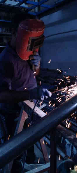 السلام عليكم خلفة لحيم بأنواعه 1g 2g 3g 4g 5g درازة ثقيلة و خفيفة و تفصال حديد ادور شغل حاليا ببغداد و هذا نبذة عن شغلي👇🏽 
للتواصل *********** 
***********
