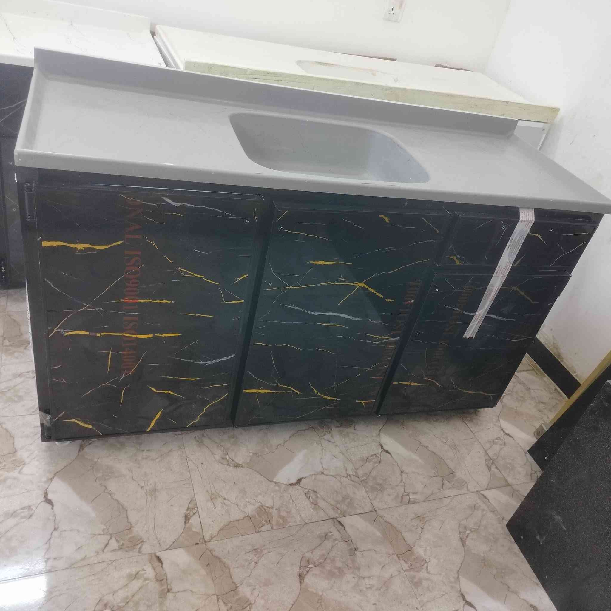 وصول وجبه جديده من الأثاث المنزلي المستخدم والجديد غسالات احجام مختلفه  وكاونترات وسنكات طباخات قنفات ودواوين موديلات جديده وبكل الالوان 
الرمادي التاميم شارع 30بالقرب من جسر الحوز مجاور اسواق المدينه التواصل عالرقم او ع الواتساب 
***********_محمد
