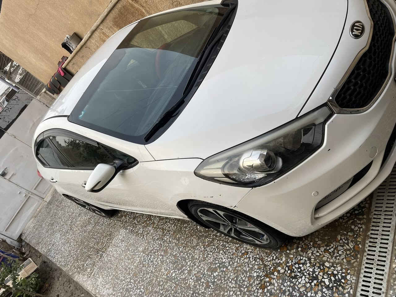 السلام عليكم
للبيع سيراتو 2014 
رقم بغداد بسمي 
كير ومحرك كفاله 
بدون ضربه فقط بيه بارد واضح بالسونار
خمسة ويل 
تبريد قطعتين
محرك ١٦٠٠
ماشيه ١٢٢
السعر ١٢٠ وبيه مجال بسيط 
مكان السياره بغداد حي الخضراء 
***********
