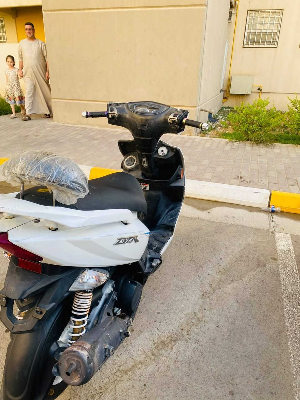 اسلام عليكم دراجة جي تي ار  دراجة كفالة عامه بس كفر امامي تجاري دراجة شلعة معدل بلادي السعر 950 وبيه مجال مكاني بغداد الزعفرانية رقمي
***********
