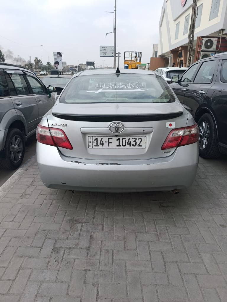 سياره كامري جاهزه وارد خليجي
جاهزه على ايدي 
تخم تايرات، بطاريه، داينمو، حداديه نافضها نفض نصبتها تخبل
كير مكفول 100%
محرك مكفول 100%
جفيتها على صفحه العبري وكلش خفيفه ما مأثره ومصبوغه عام
صارلها سنتين عندي بأسمي 
نقصها كمبريسر منزله من سعر السياره
شرط التحويل، سياره ما ناقصها اي شي 
السعر 80 ورقه
رقمي *********** البصرة, العراق
