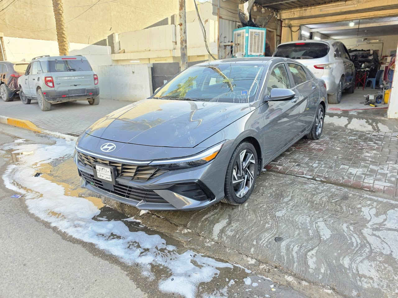 سلام عليكم النتره موديل ٢٠٢٤مواصفات فول ماشيه ١٦ميل لون اسمنتي متغير بدون رقم حادث حافة بنيد مصبوخ على كده دعاميه مبدل نفس لون مكان سياره بغداد  رقم ***********
