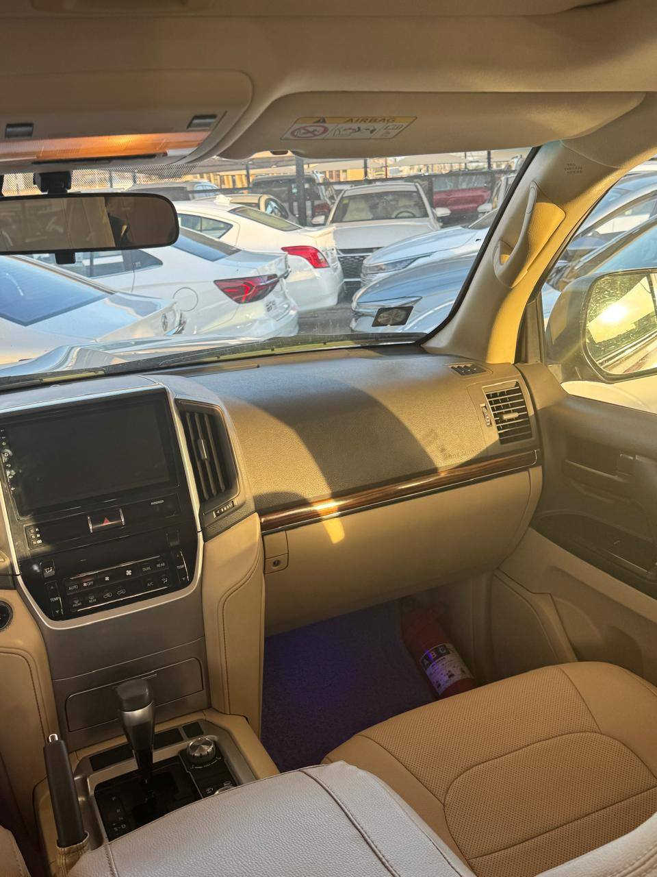 سلام عليكم للبيع فقط ومكلف بنشر لاندكروز موديل ١٧ ابريم كفاله بيها بارد اصبع فقط رقم راعي السياره *********** مكانها كربلاء سعر سياره ٤٦٥ ورقه
