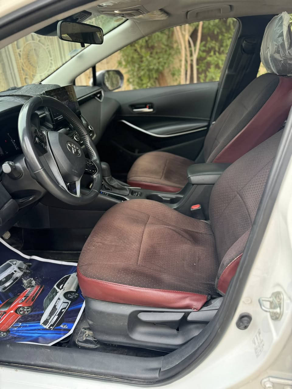 كورلا2024 ماشية 12 الف
كفالة عامة من الزلغ 
داخل جلد اسود 
فتحة 
قطعتين تبريد 
درايف مود 
مكاني بغداد 
***********
