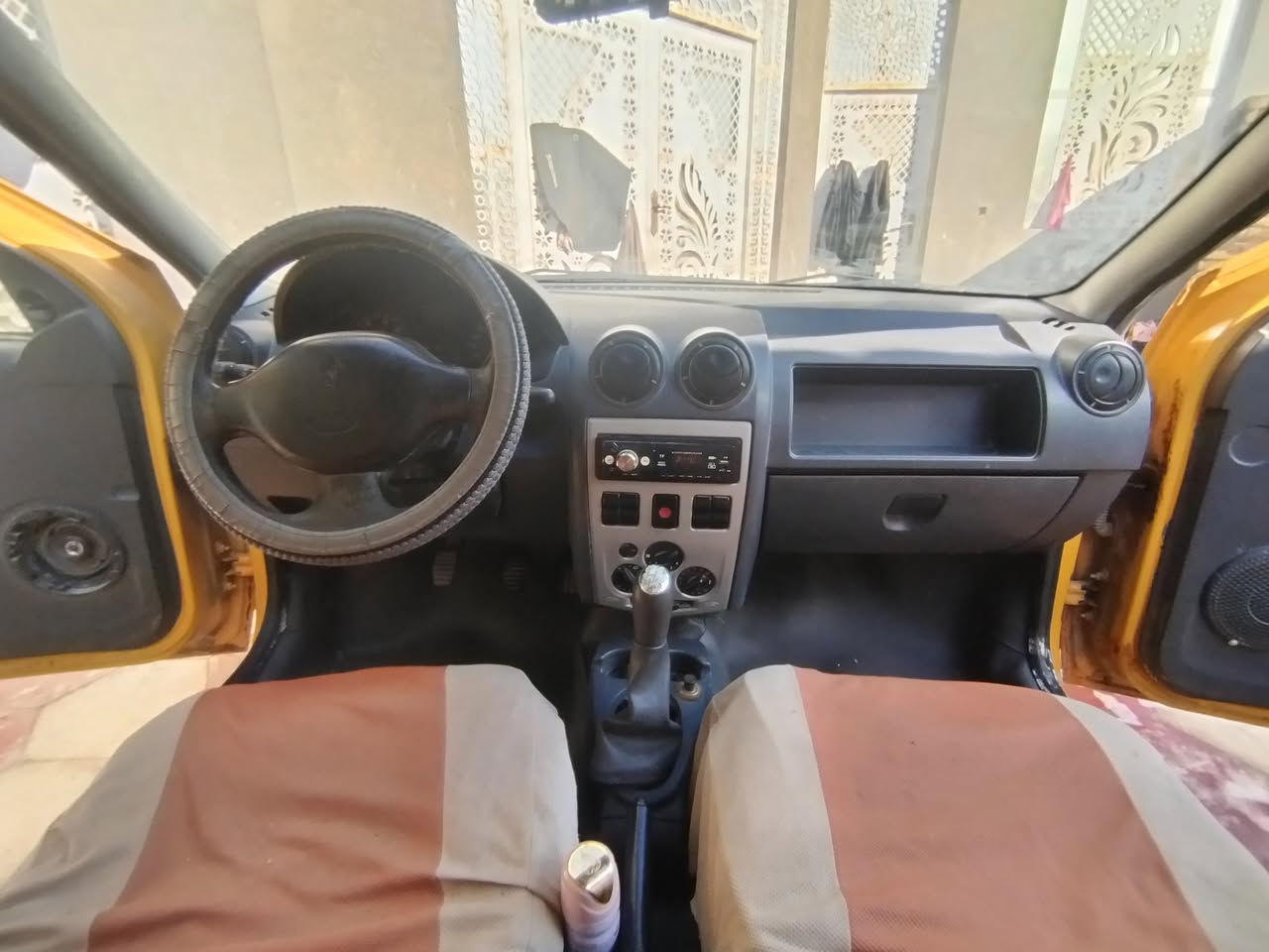 رينو لوكان 2009
رقم مثنى انكليزي
جاهزة محرك وگير
حدادية وتخم تايرات
كشرتها شوف العين
بيهه خياسات واضحه
السعر مناسب جداً 22 
وترهم اقصاد والشراي بخدمته
*********** ابومصطفى
مكاني السماوة -قضاء السوير
