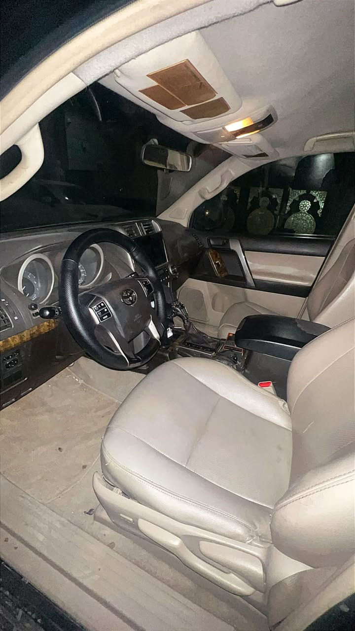 سلام عليكم تيوتا برادو 2010 محدث 17 خليجي بدون ضربه او تبديل فقط صبغ بلداير مال باب والجاملغ الخلفي كير محرك صدر مكفول تبريد منظومه جديد تايرات سياره جاهز من كلشي رقم اربيل بسمي تحويل ثاني يوم مكينه 4 سلندر 2700 السعر 210 وبيهة مجال حك جيه الرقم الهاتف *********** بيع او مراوس بغداد, العراق
