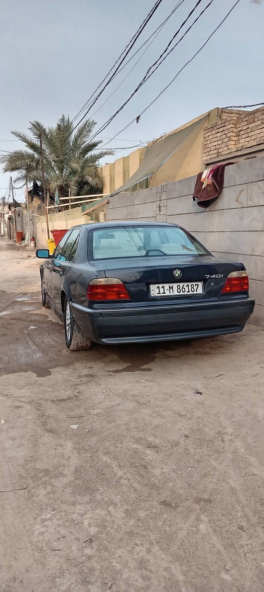 سلام عليكم للبيع بي ام خفاش مديل 96 رقم بغداد بسمي سياره كير ومحرك كفاله  السياره بس العربانه الوره تعبانه كرهبايات شغاله  بدو تجطيل السياره بيه مكانات جارده سياره خير من الله  العنوان واسط صويره السعر 60 وبيه مجال ***********
