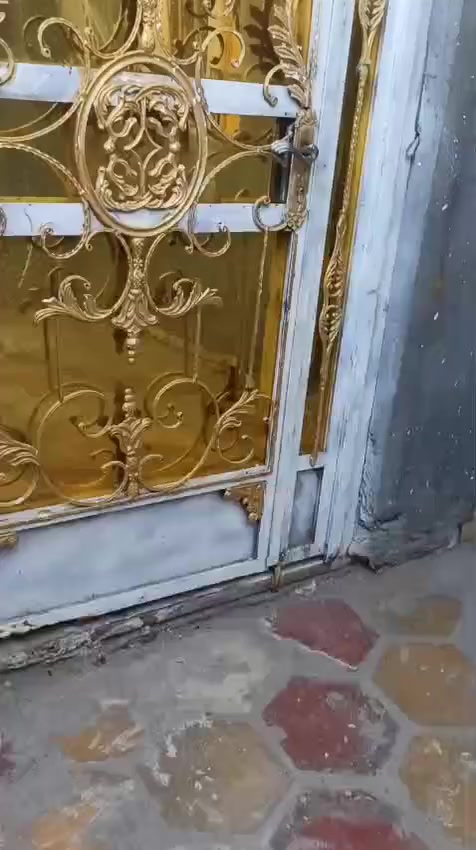 عندي بيت للايجار حي الخضراء غرف وصاله ومطبخ واستقبال وصحيات ٢٥٠ يجاره ***********
