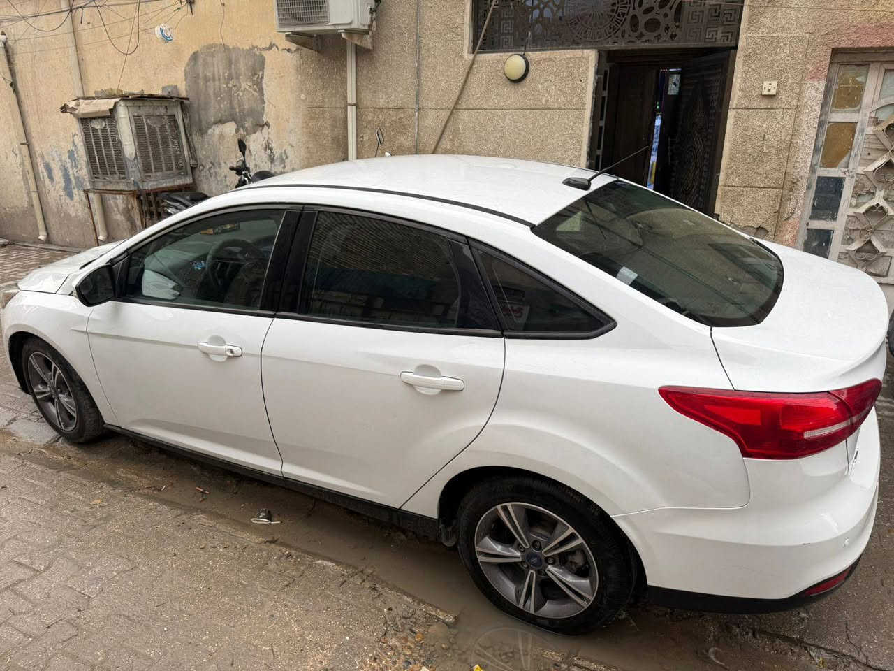 18 فورد 
تخم تاير جديد 
صدر أمامي خلفي جديد
باتري جديد 
تدفئة استيرن وكشنات أمامي
محرك 1500 تيربو 
كير نظامين أوتو وعادي 
تحكمات جهتين
حساسات وكاميرا دواره خلفية
 ب 90 وبيها مجال: حادثها بدون دواخل وبدون تبديل
 ذي قار دولي جديد
مكان بغداد 
اتصل *********** بغداد, العراق
