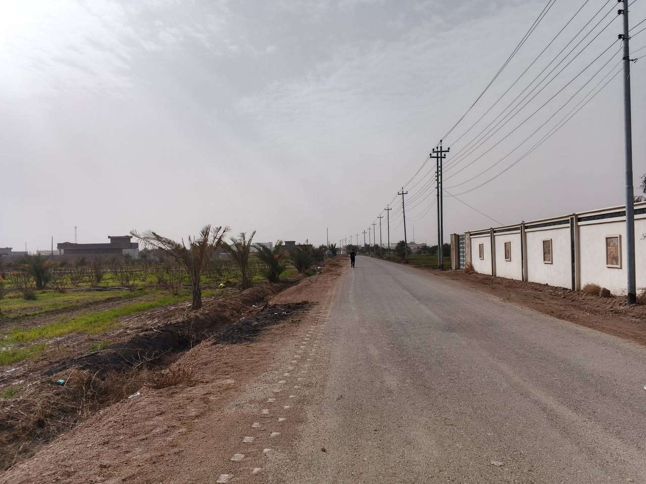 🔥 دونم للبيع 🔥
📍 الفلوجة – النساف
📐 المساحة: دونم واحد
📄 الطابو: سند 25
🛣️ يبعد 200 متر عن الشارع العام
🚧 على شارع تبليط جديد عرض 12 متر
📏 الواجهة: 60 متر
📐 النزال: 42 متر
💧⚡ خدمات كاملة: ماء وكهرباء
🏡 مناسب للسكن والاستثمار
📞 للاتصال: ***********
