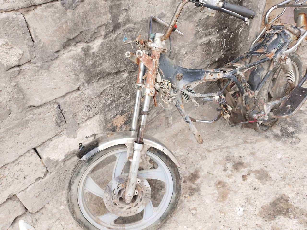 شاصي للبيع بس محرك ***********
