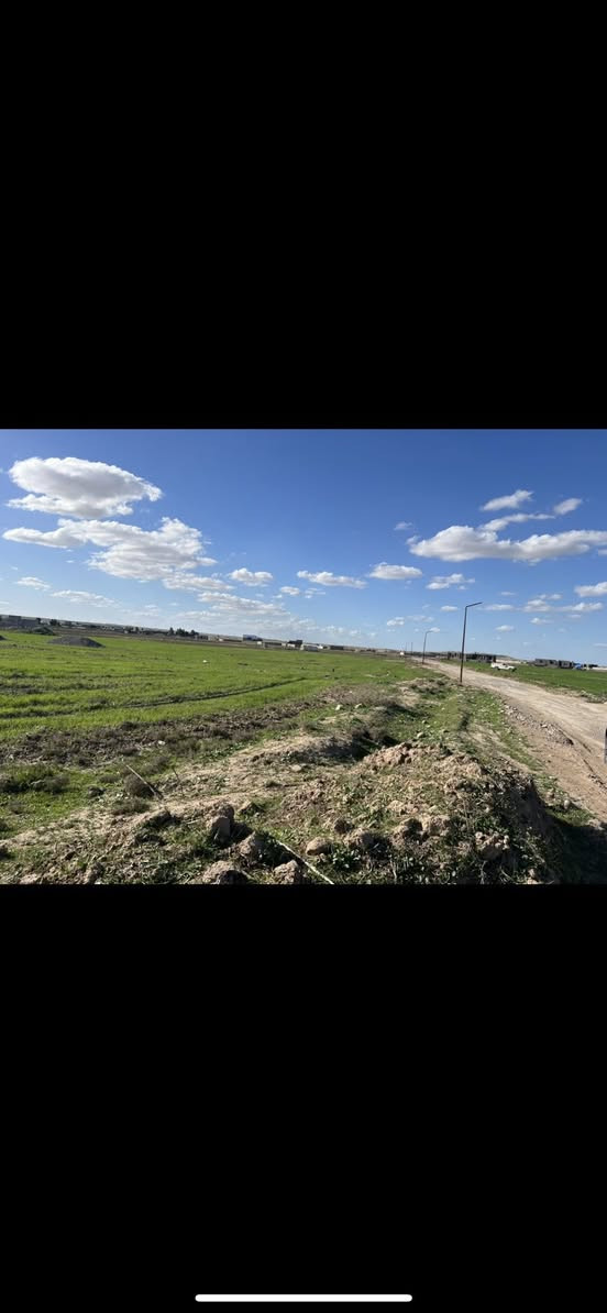 #مكلف بنشر ارض للبيع مساحه 600 متر على شارع الحجر قرب  المعمل طريق السجه  / ***********
