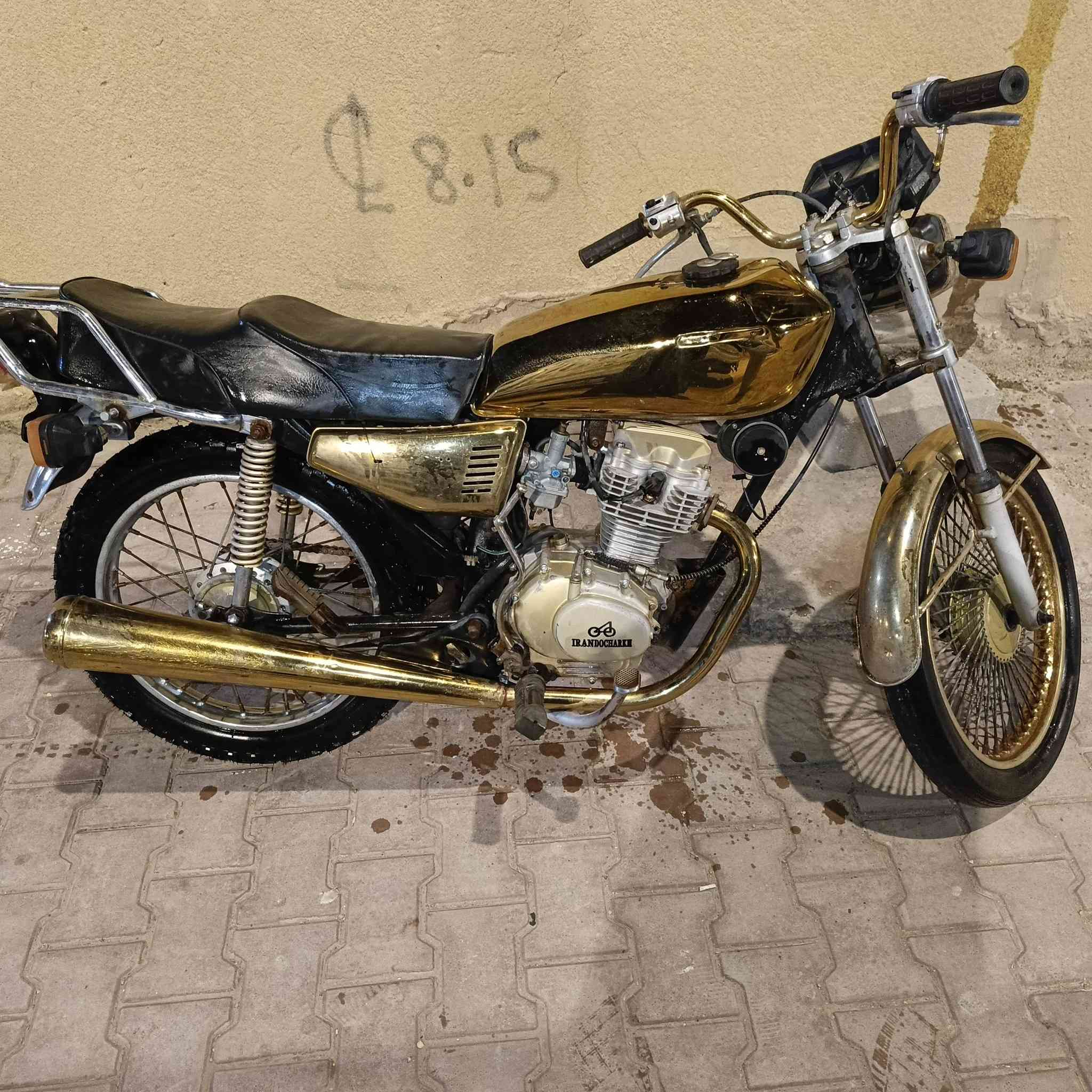 السلام عليكم دراجه 4 كير اوراق أصولي موديل 16  دراجه نضيفه ومامتعوب العنوان واسط  شيخ سعد 
سعره450وبيه مجال شراي بي خير ويدلل
للاستفسار أتصل ***********
