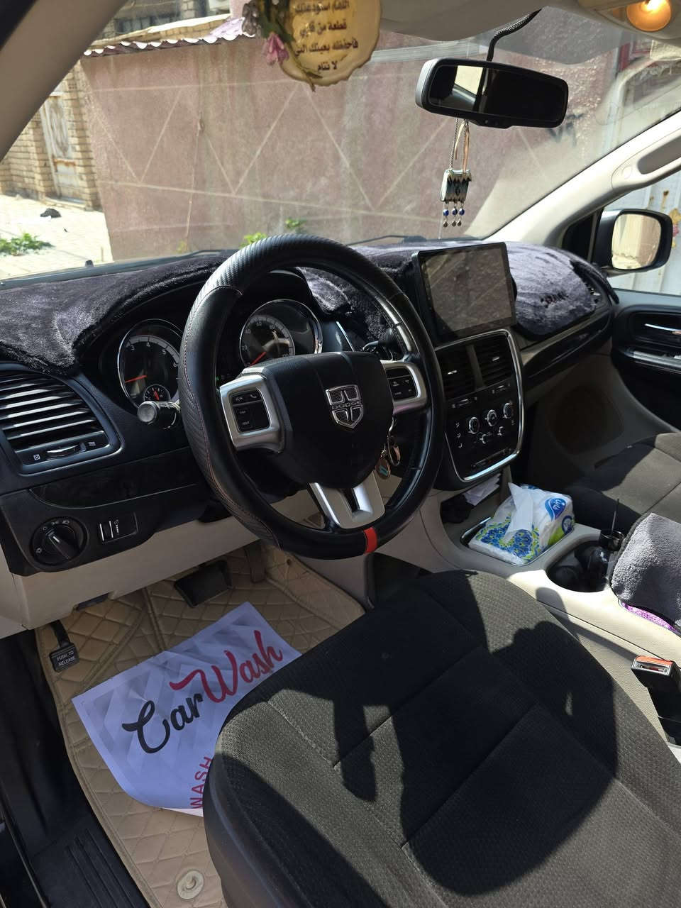 السلام عليكم 
دوج كرفان موديل 12 اللون اسود 
ماشيه ٧٣ الف السياره جديده ومكفوله كفاله عامه كلين حتى الدعاميات كفاله مكينه كير تبريد كله جاهز تخم تاير وياها سبير اظافي 
 فول مواصفات ابواب كهرباء صندوك كهرباء
كشنات مخمل دواسه البريك والبانزين كهرباء
شاشه اندرويد 
سعرها ١٣٨ 
العنوان بغداد الشماعيه 
تليفون  ***********
