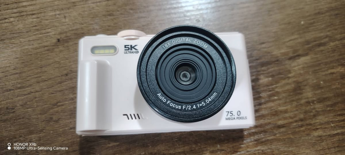 كاميرا ديجتال بهالشكل هذا
Vbestlife 5K
دقتها حلوة وعملية ، شاشة قلابة


**إذا كنت صاحب هذا الإعلان وتريد حذفه لأي سبب، رجاءا أرسل رسالة إلى الدعم الفني**