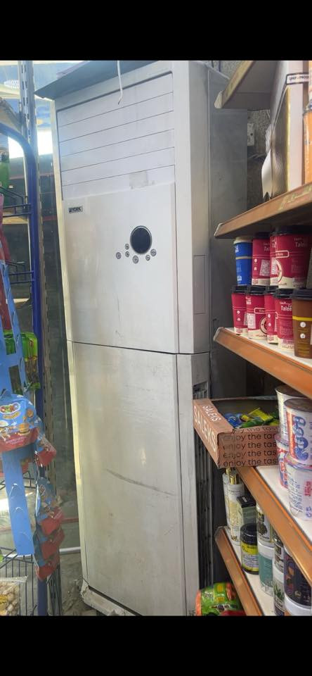 السلام عليكم

عندي غراض ماركت للبيع 

رفوف

ميز

سبلت 3 طن 

مبرده كونغيرا كبيره 

عارضه بهارات 

للاستفسار ***********
