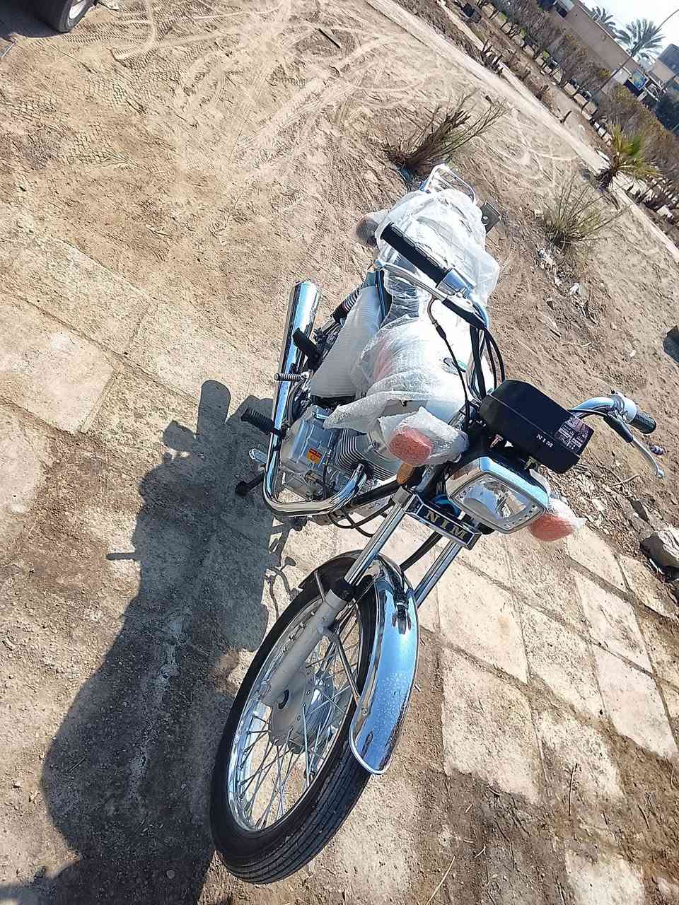 نامه امتياز اصلي مديل 26.   دراجه 3احرف
اوراق سكنر 
مكاني بابل سده الهنديه 
دراجه اليوم طالعه من المعرض للبيت فقط تجي دهن الشركه بيه انت تسحكه 
سعر 700
***********
