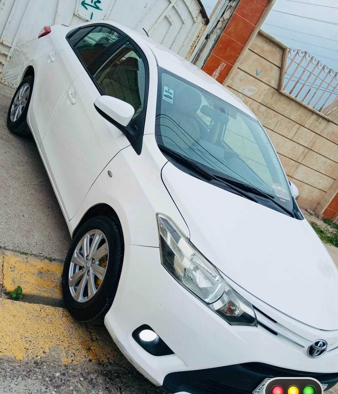 يارس موديل 2017 مةكينة گةورة  
يةك پارجةي سبوغة جاملغي پيشةوة بي ژوري پشت و پيشي كةپسة لةگةل 3 شويني ساردي هةية  گير و مةكينة و تةپريتي بةشةرت يةك دينار مةسروفي نية  
سةنةوي ساليكة بةسةر جوة 
ژ.م ***********
سعري 115 مجال أربيل, العراق
