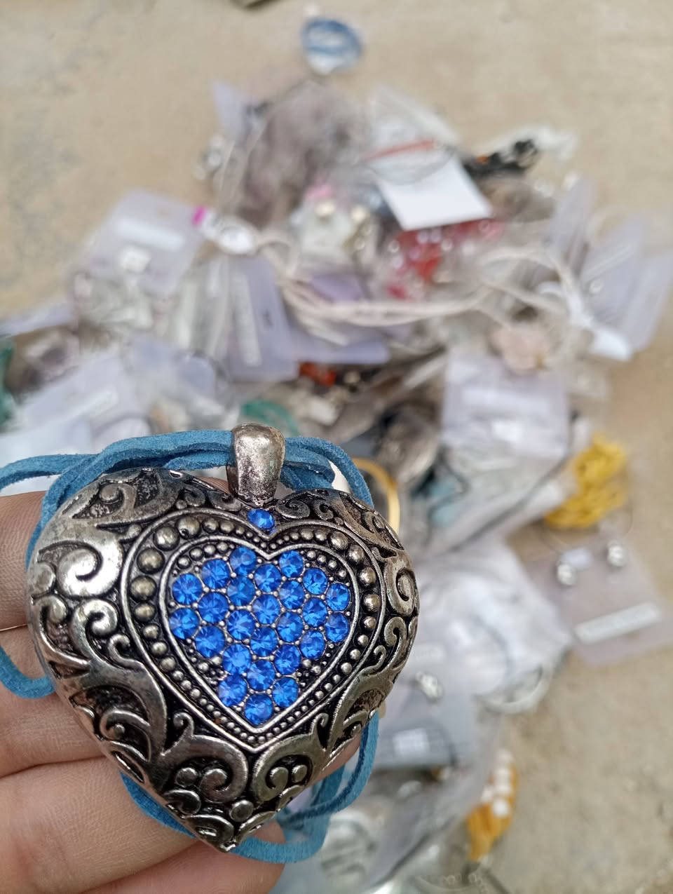 عندي كميه اكسسوارات. هاي اشكال كدامكم  ابيعهن شلع ،((انطوني سعر وبعافيه)))) وافق ادمن


**إذا كنت صاحب هذا الإعلان وتريد حذفه لأي سبب، رجاءا أرسل رسالة إلى الدعم الفني**