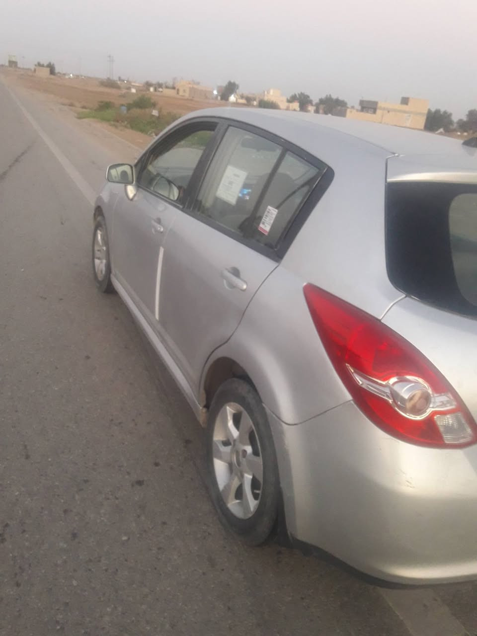 نيسان تيدا ياباني 2013 رقم بغداد دولي هزه جديده بيه حزام صبغ مكفوله من الضربه مكينه 1800 حاويه بالصندوك وبيه وصل ضمان كير اوتماتيك مشروط حداديه شرط شركه السياره جاهزه من كلشي ماتصرف عليها الف مكان السياره الديوانيه السعر المطلوب 77 وبيه مجال لااستفسار *********** و***********
