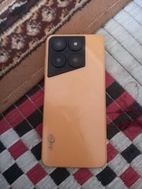 عيني تليفون سعره 65 فقط شاشته بها فطر الجهاز نظيف ذاكرته 64 اللي عنده ...