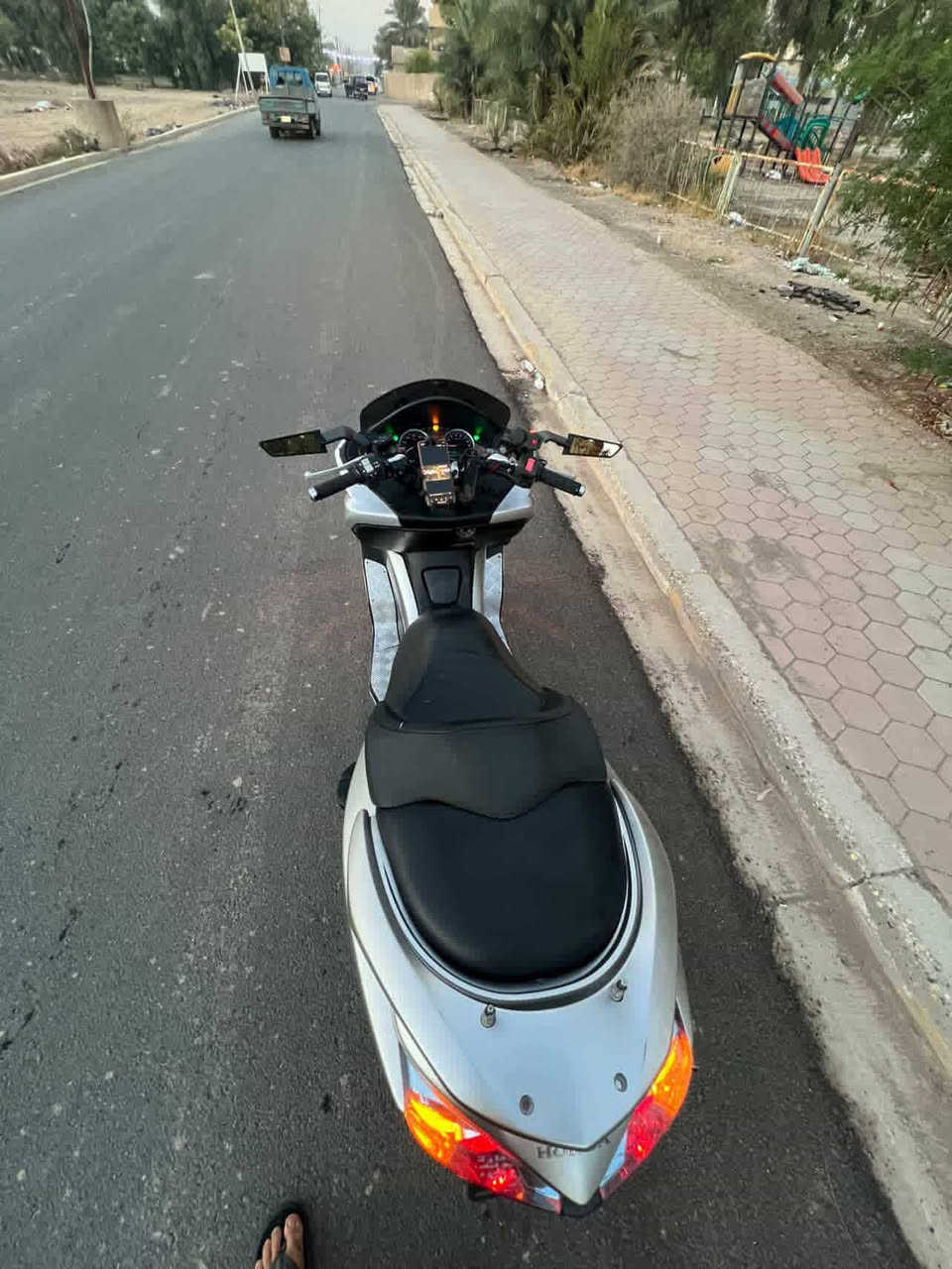 فورزة للبيع 0/10
S7 أربع تحويلات 
عليها منضومة زنون ناصي أصفر ولعالي ثلجي 
الدراجة كلهة بلادية تتفئة يدات السعر 14وبي مجال 
عنوانهة بغداد ***********
