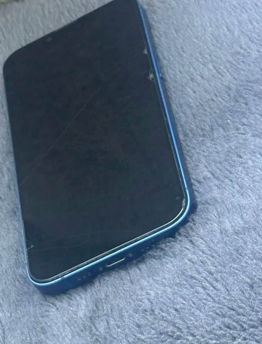ايفون ١٣ العادي كامرتين 📲 
الذاكرة : ١٢٨ 
البطارية : ٧٨
اللون : ازرق 
الملحقات : فقط گڤر
الظهر مكسور لان وكع مني 
الشاشة مضغوطه بسبب الوكعه  
السعر : قيم بما يرضي الله 
العنوان : بغداد 
لا يوجد توصيل 🚚 بغداد, العراق


**إذا كنت صاحب هذا الإعلان وتريد حذفه لأي سبب، رجاءا أرسل رسالة إلى الدعم الفني**