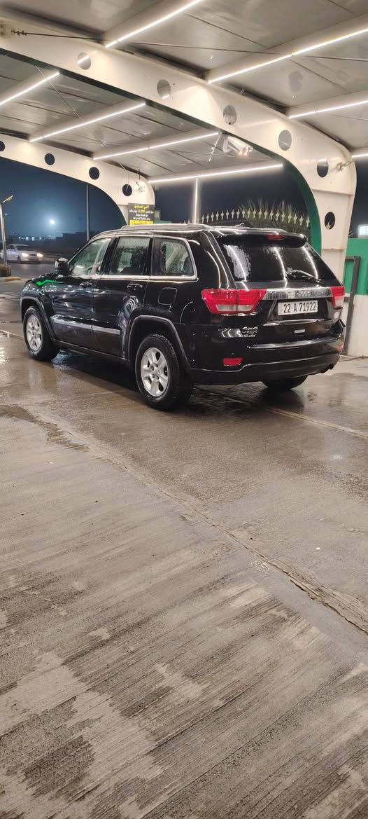 جيب للبيع سياره جاهزه مال جناي السياره فقط القماره مصبوغه جماليه بدون معجون بيها جلح وصابغينها  مكان السياره كركوك حي العسكري ***********
